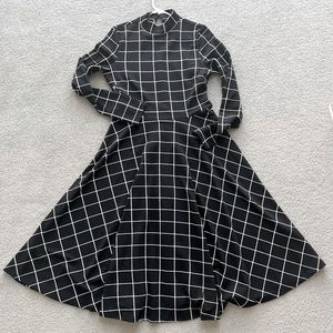 BLACK & WHITE FITTED GRID MIDI DRESS